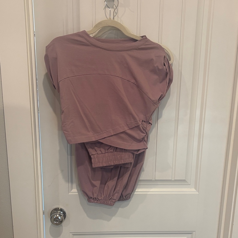 Women’s Relaxed Short Sleeve Top and Jogger Set - lavender